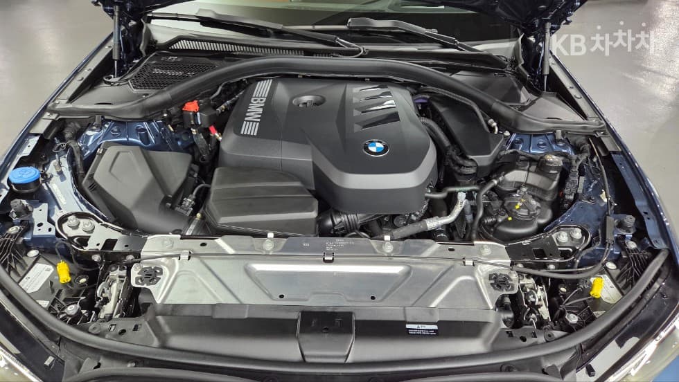 BMW - 3-Series | 320 Base 6