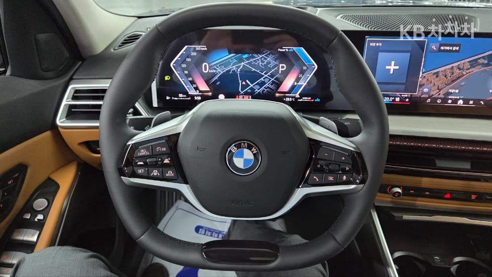 BMW - 3-Series | 320 Base 7