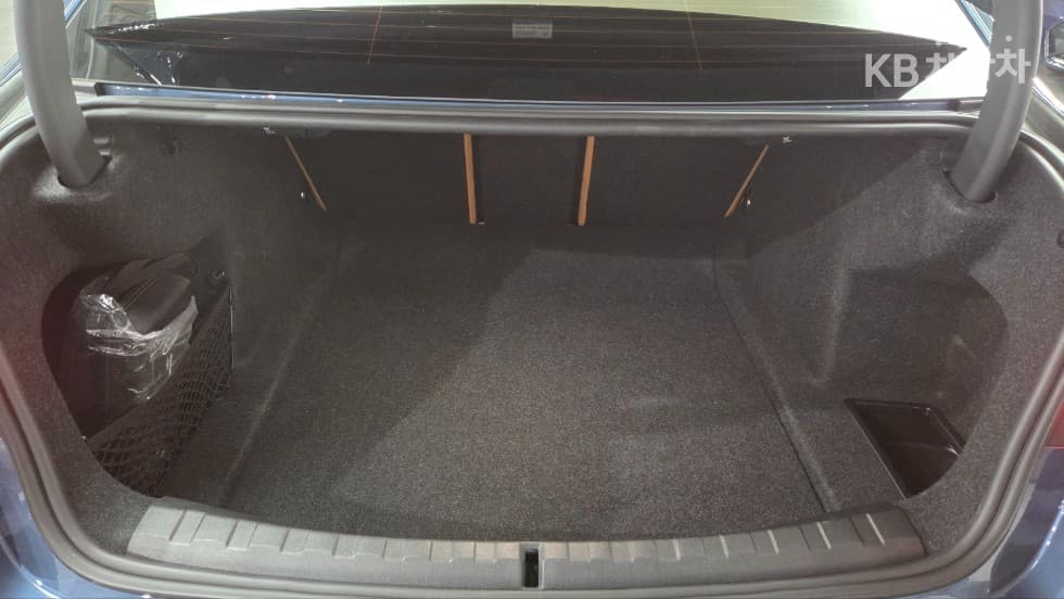 BMW - 3-Series | 320 Base 12