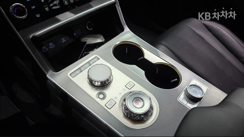 جينيسيس - GV80 | 2.5 Turbo Gasoline 2WD 12