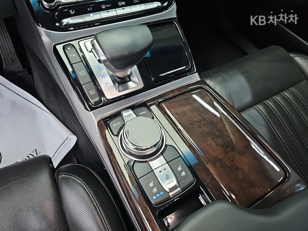 Genesis - EQ900 | 3.8 GDI AWD Luxury 8