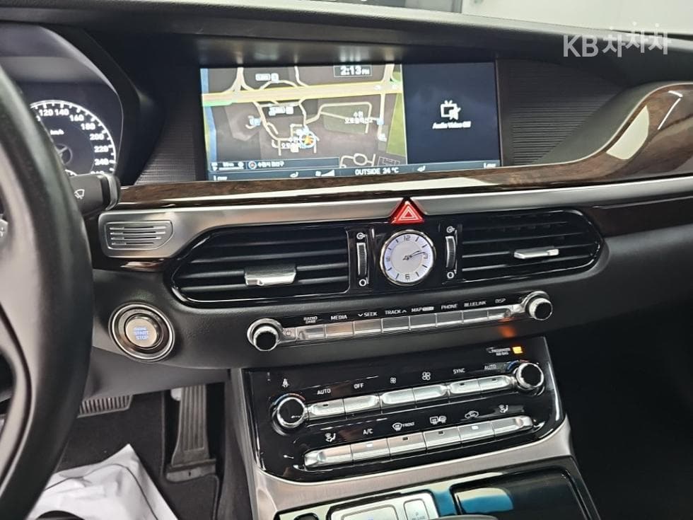 Genesis - EQ900 | 3.8 GDI AWD Luxury 10