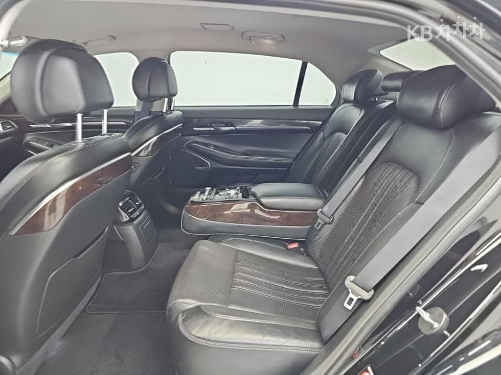 Genesis - EQ900 | 3.8 GDI AWD Luxury 12