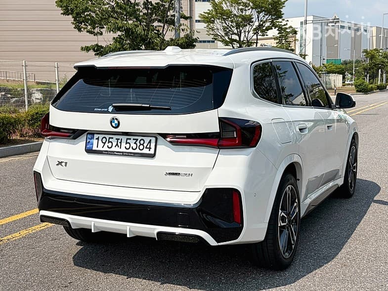 BMW - X1 | xDrive20 M Sport 3