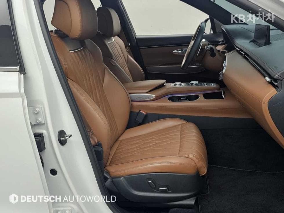 Genesis - GV70 | Gasoline 2.5T AWD 10