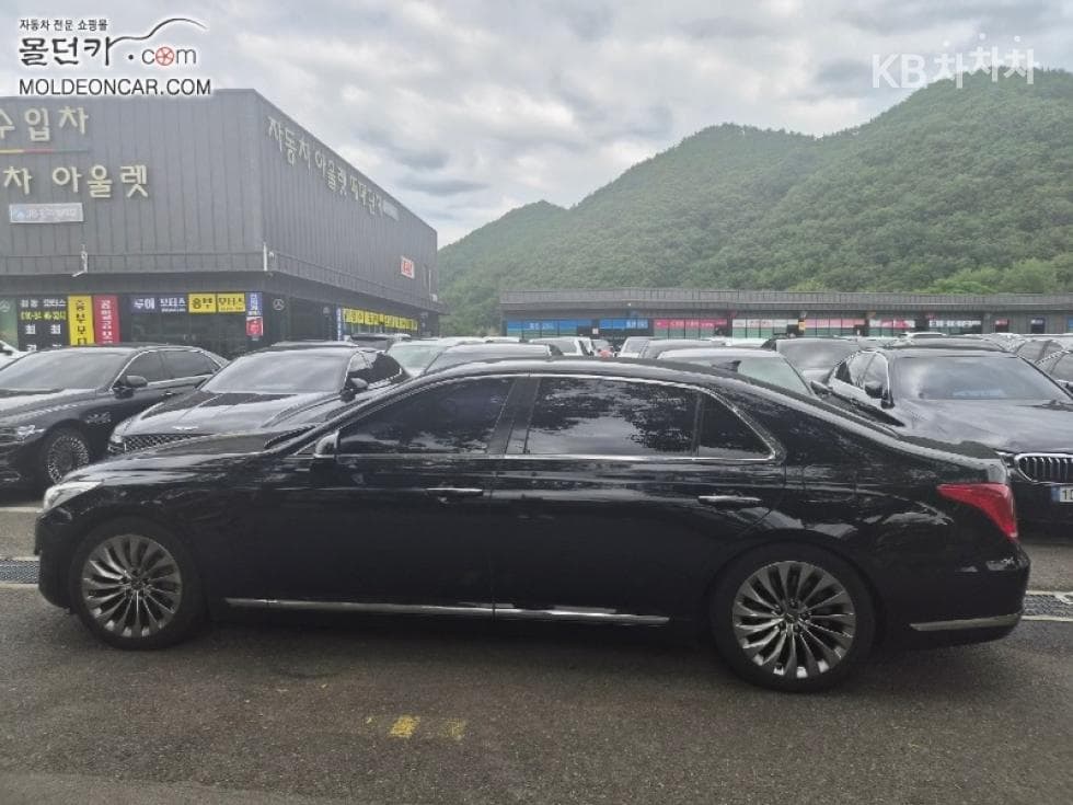 Genesis - EQ900 | 3.8 GDI AWD Premium Luxury 2