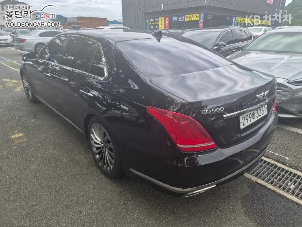 Genesis - EQ900 | 3.8 GDI AWD Premium Luxury 3
