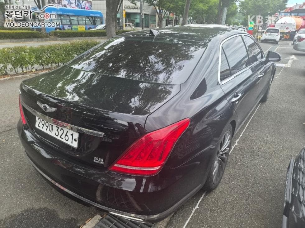Genesis - EQ900 | 3.8 GDI AWD Premium Luxury 7