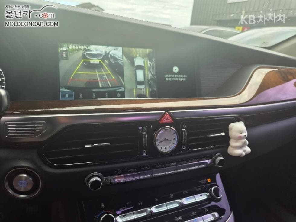 Genesis - EQ900 | 3.8 GDI AWD Premium Luxury 10