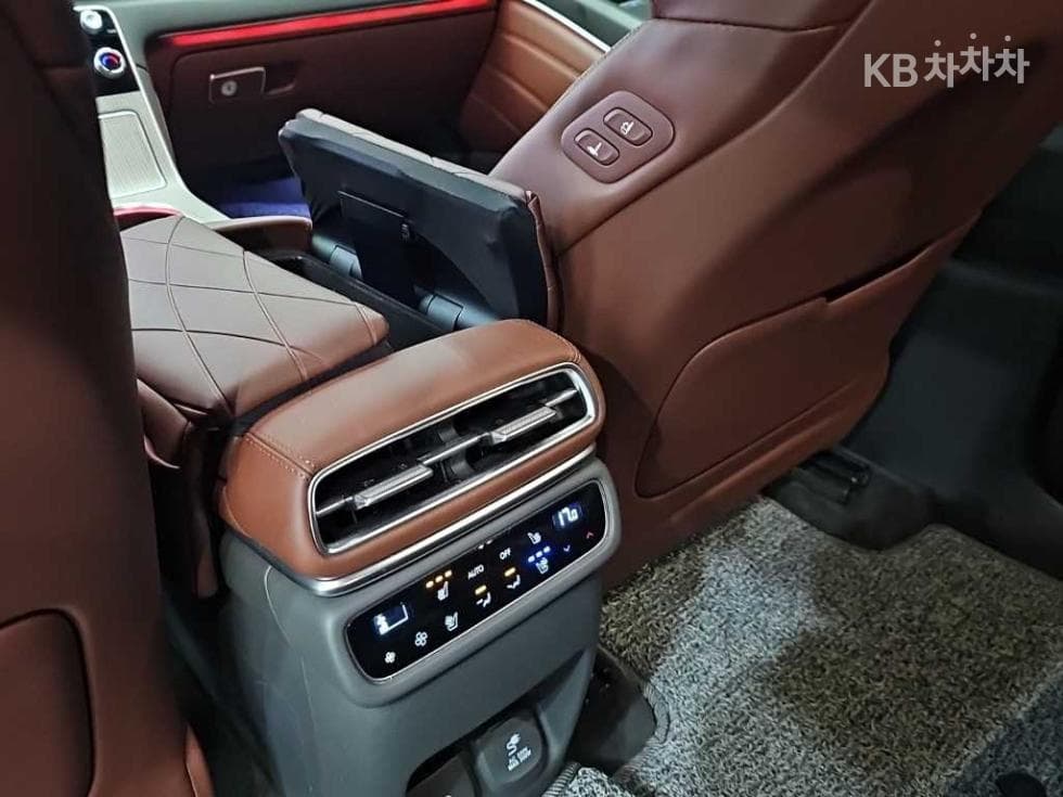 جينيسيس - GV80 | 2.5 Turbo Gasoline AWD 13