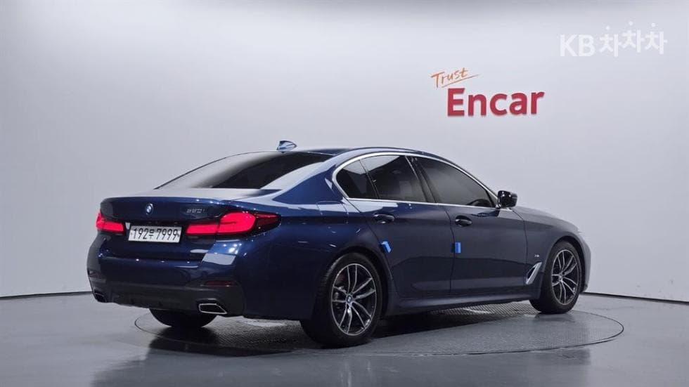 BMW - 5-Series | All New 520 M Sport 3
