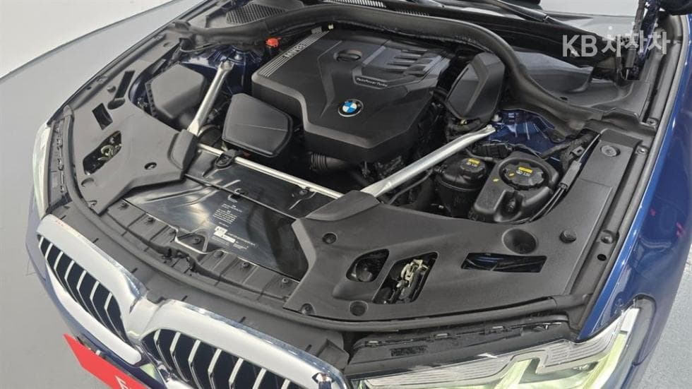 BMW - 5-Series | All New 520 M Sport 4