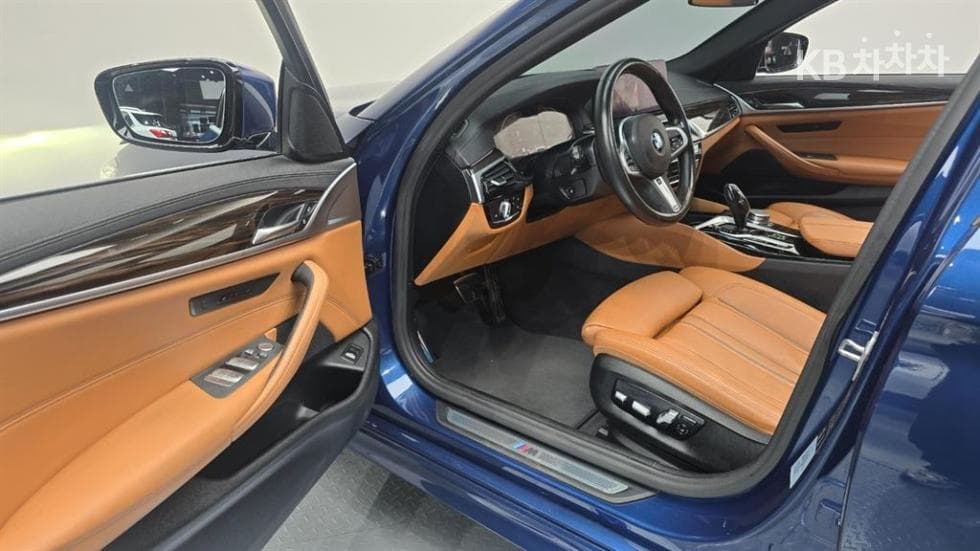 BMW - 5-Series | All New 520 M Sport 5
