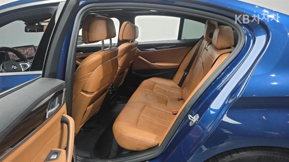 BMW - 5-Series | All New 520 M Sport 6
