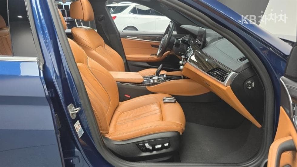 BMW - 5-Series | All New 520 M Sport 7