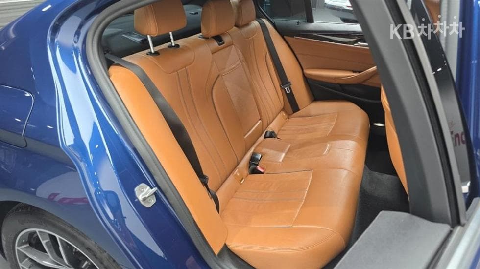 BMW - 5-Series | All New 520 M Sport 8