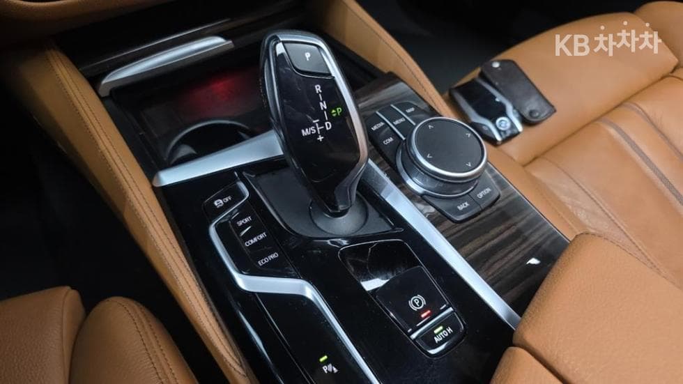BMW - 5-Series | All New 520 M Sport 15