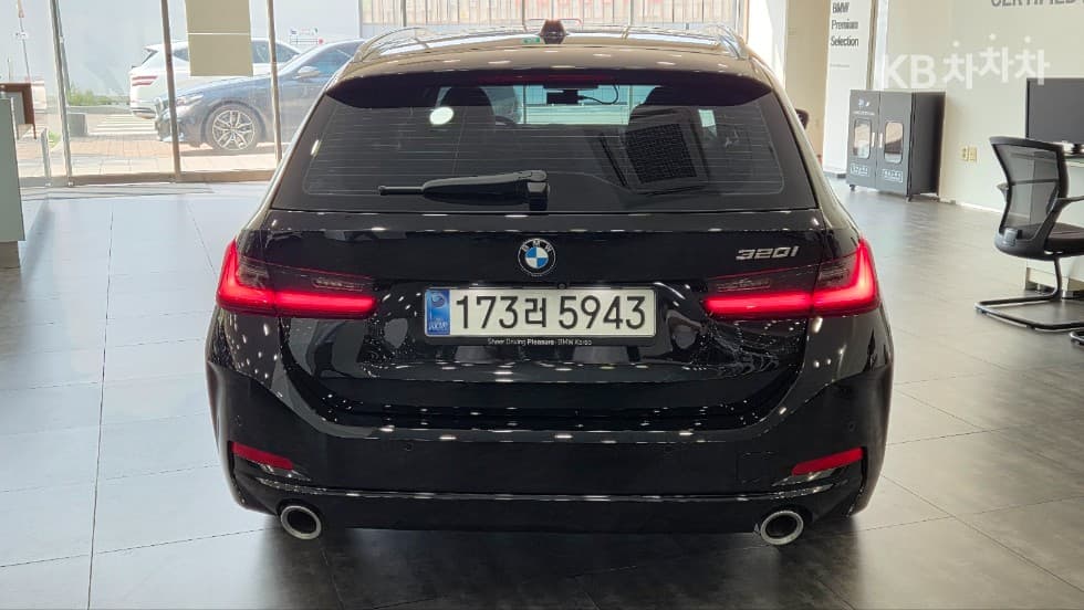 BMW - 3-Series | 320 Touring Base 3