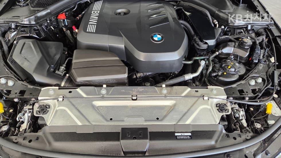 BMW - 3-Series | 320 Touring Base 6