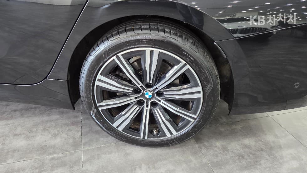 BMW - 3-Series | 320 Touring Base 7