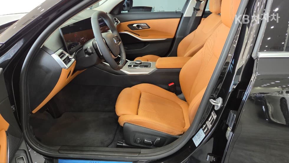 BMW - 3-Series | 320 Touring Base 8