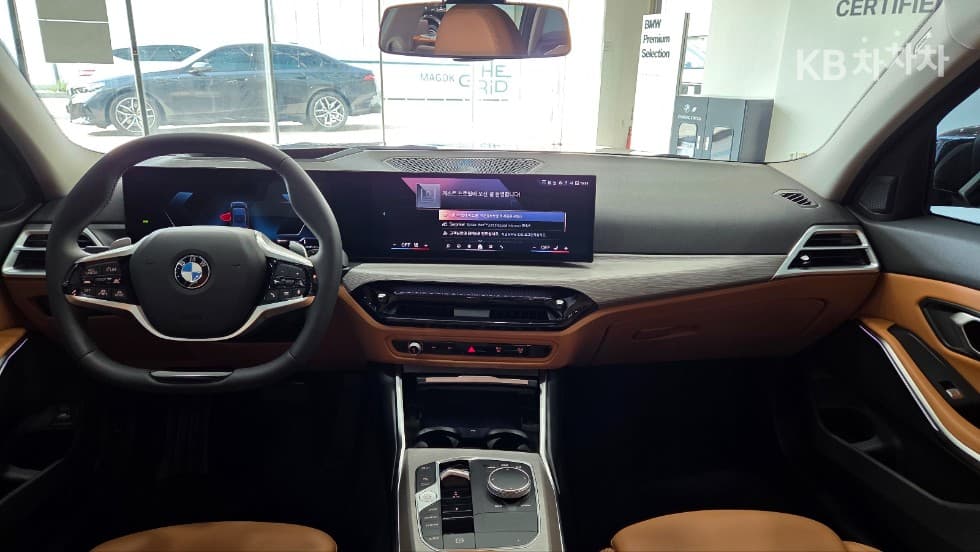 BMW - 3-Series | 320 Touring Base 10