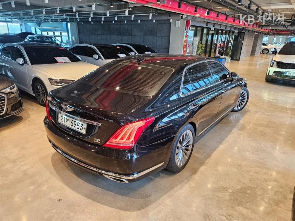 Genesis - EQ900 | 5.0 GDI AWD Prestige 4