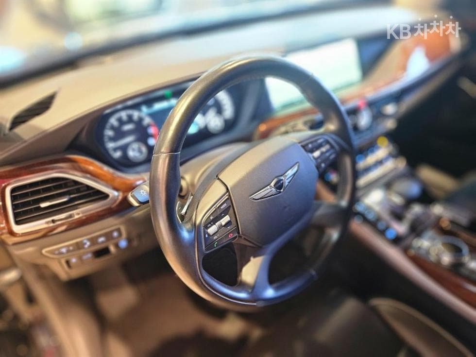 Genesis - EQ900 | 5.0 GDI AWD Prestige 7