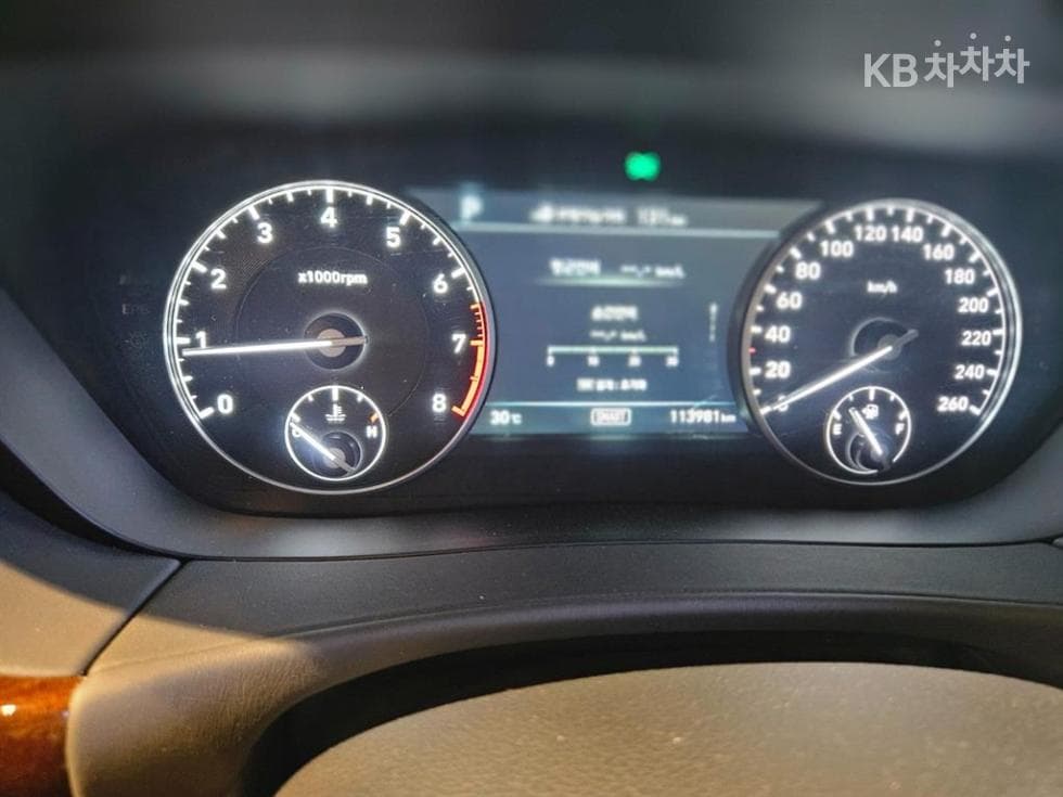Genesis - EQ900 | 5.0 GDI AWD Prestige 9