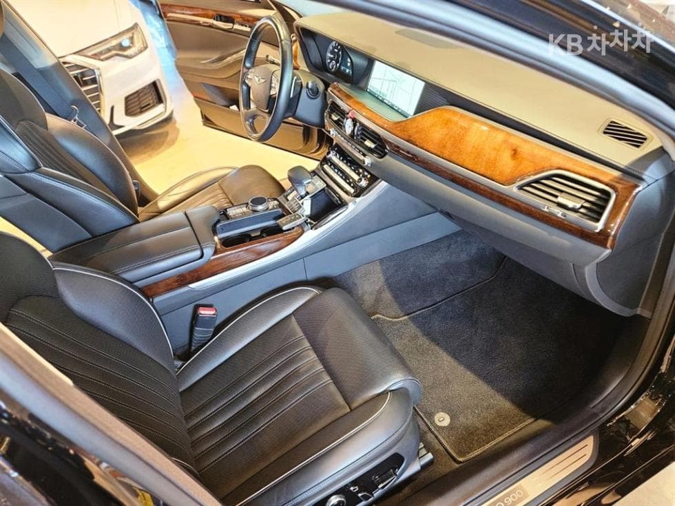 Genesis - EQ900 | 5.0 GDI AWD Prestige 11