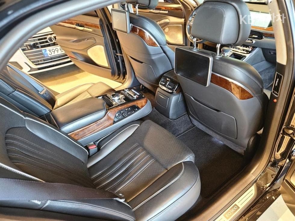 Genesis - EQ900 | 5.0 GDI AWD Prestige 12