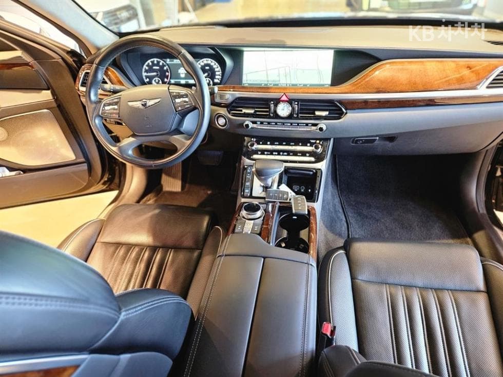 Genesis - EQ900 | 5.0 GDI AWD Prestige 14