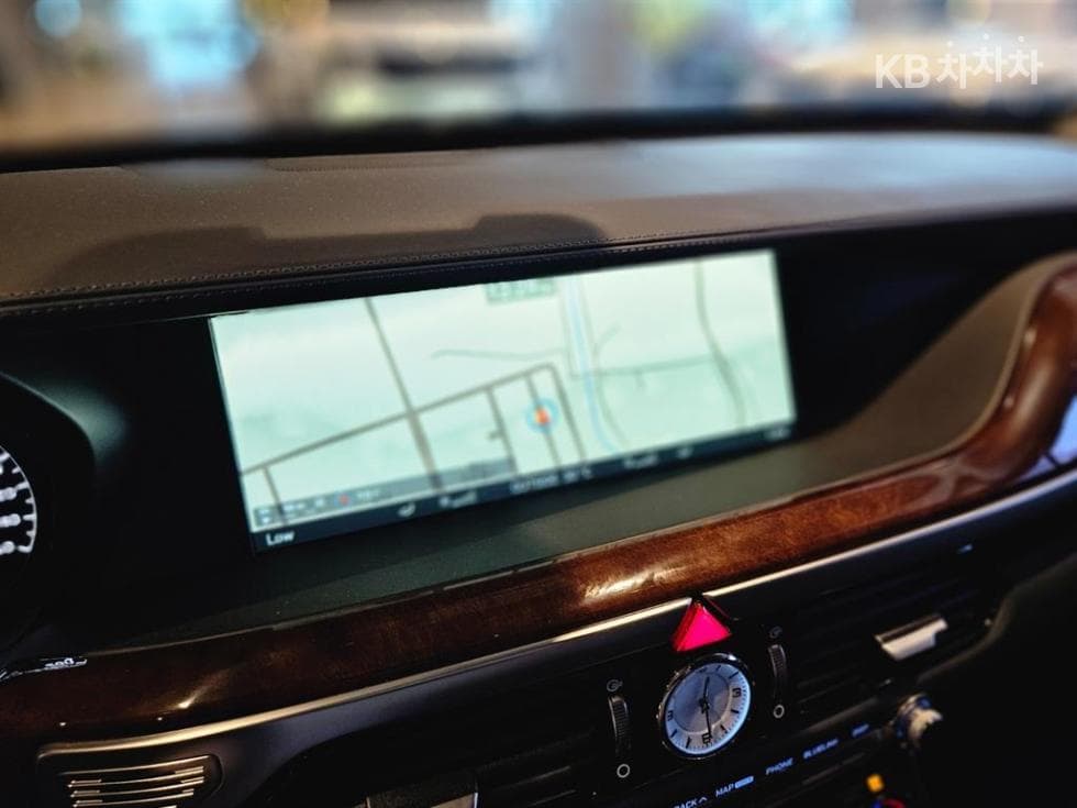 Genesis - EQ900 | 5.0 GDI AWD Prestige 16