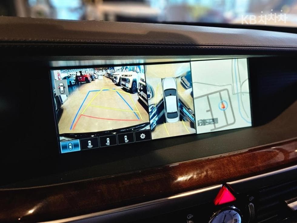 Genesis - EQ900 | 5.0 GDI AWD Prestige 17