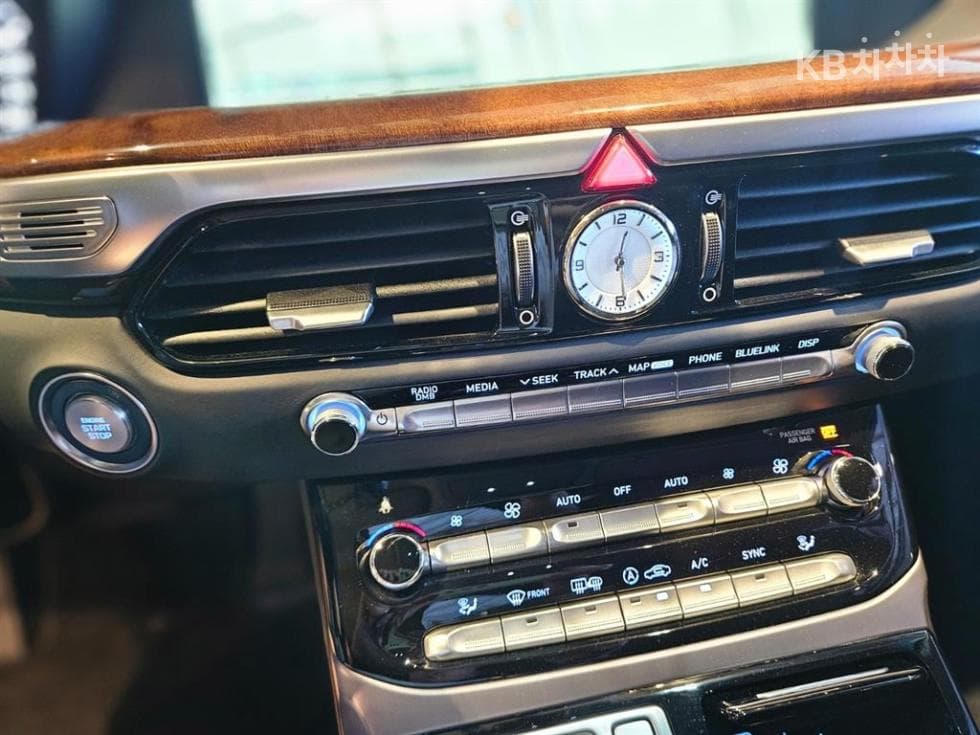 Genesis - EQ900 | 5.0 GDI AWD Prestige 19