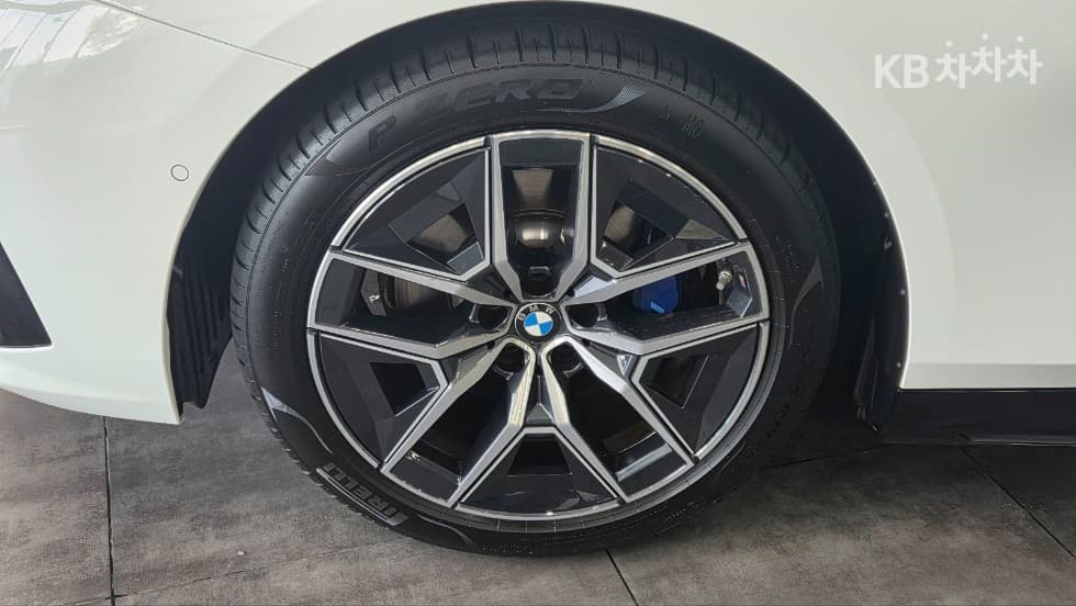 BMW - 5-Series | New 523 M Sport 7