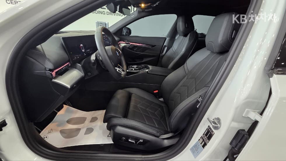 BMW - 5-Series | New 523 M Sport 9