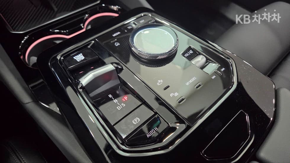 BMW - 5-Series | New 523 M Sport 12