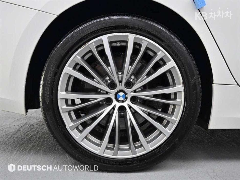 BMW - 3-Series | 330 Luxury 5