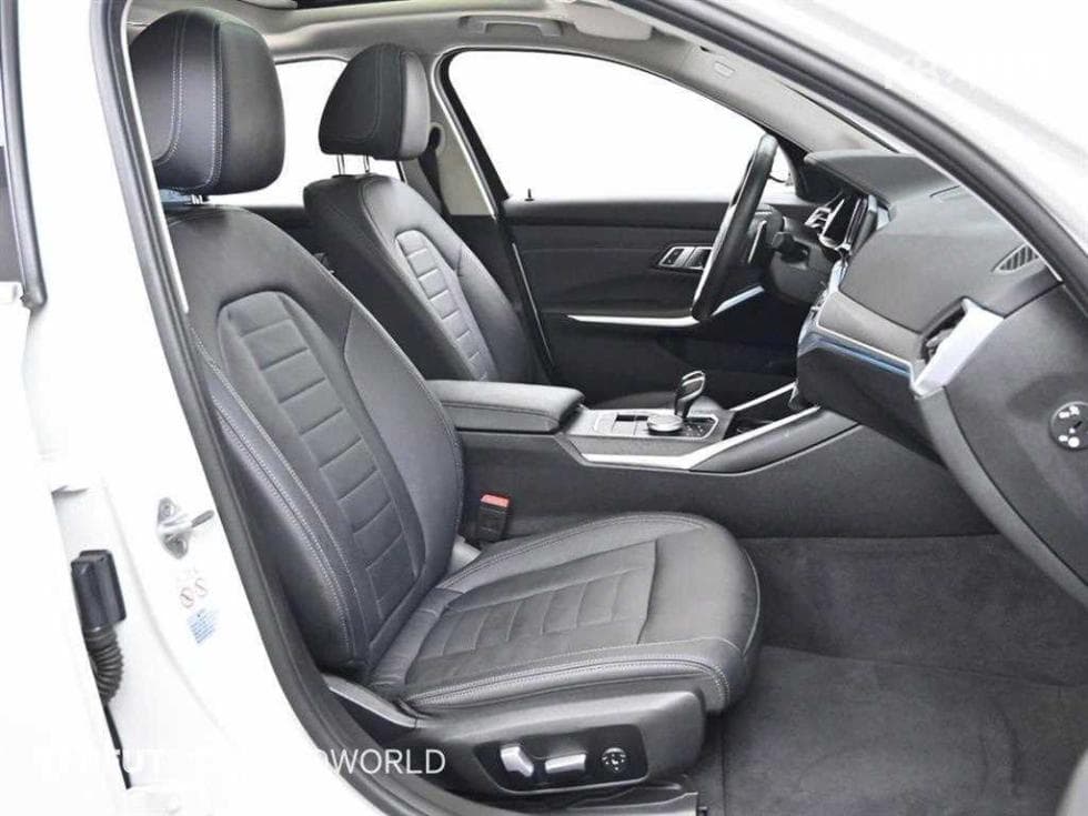 BMW - 3-Series | 330 Luxury 10
