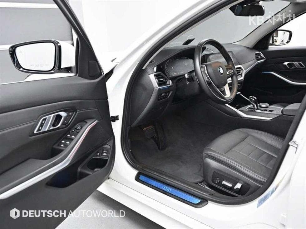 BMW - 3-Series | 330 Luxury 11