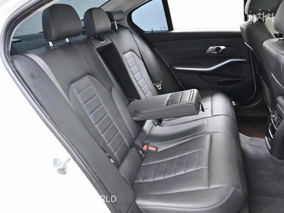BMW - 3-Series | 330 Luxury 12