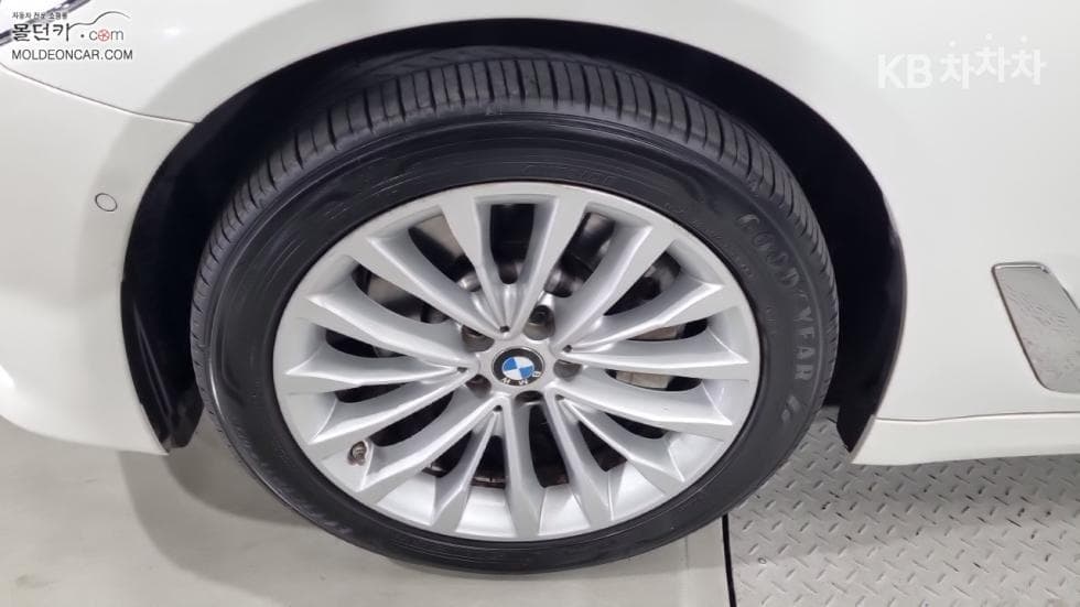 BMW - 5-Series | All New 530 xDrive Luxury Plus 6