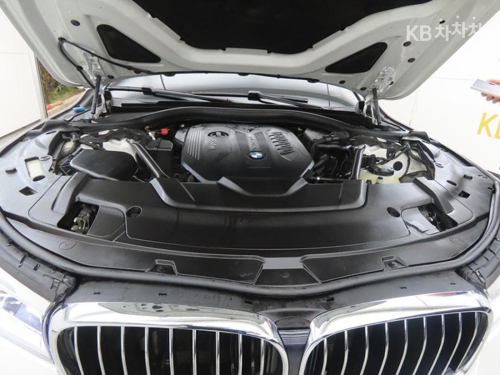BMW - 7-Series | 730 xDrive M Sport 6