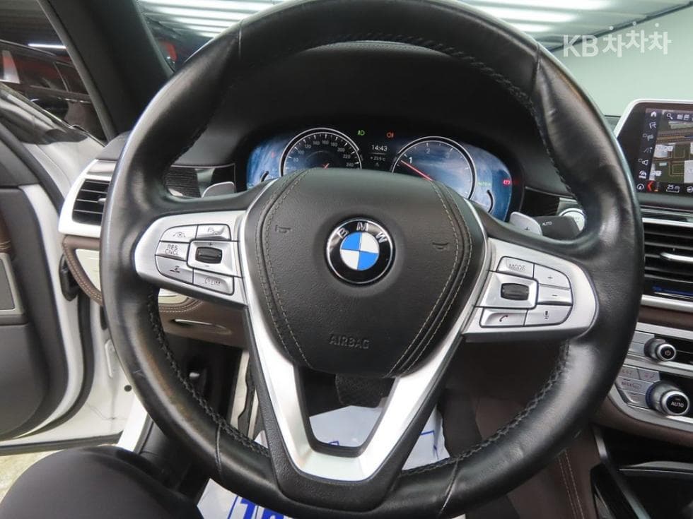 BMW - 7-Series | 730 xDrive M Sport 5