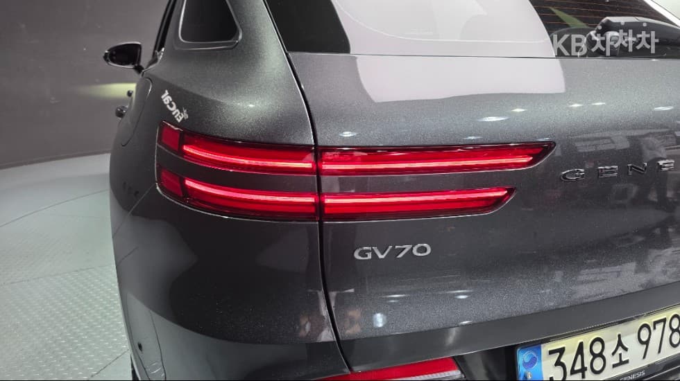 Genesis - GV70 | Gasoline 2.5T AWD 21
