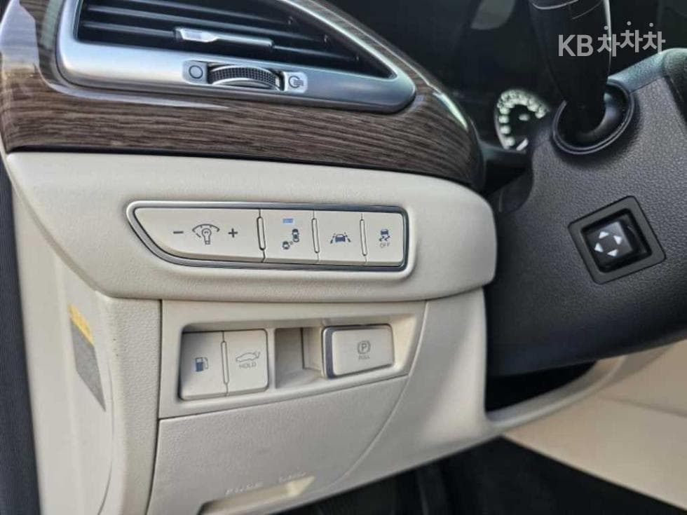 Genesis - G90 | 3.8 GDi AWD Luxury 11