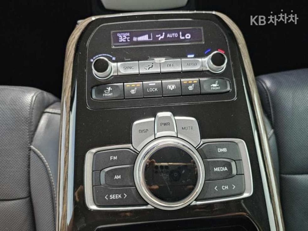 Genesis - G90 | 3.8 GDi AWD Luxury 19