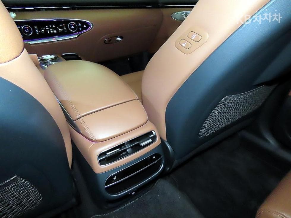 Genesis - GV70 | Gasoline 2.5T AWD 16