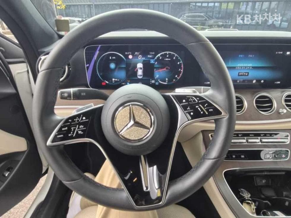 Mercedes-Benz - E-Class | E250 Exclusive 7